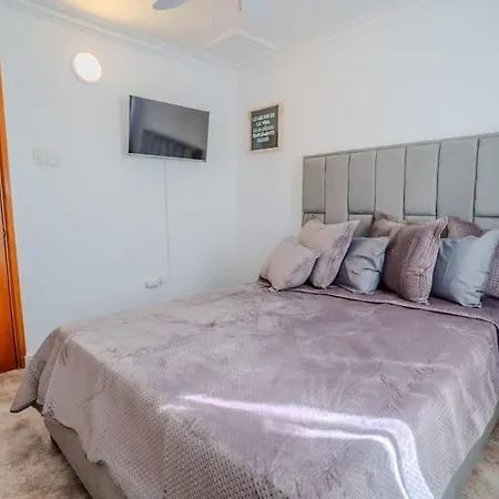 4 Bedroom - Minutes To Walled